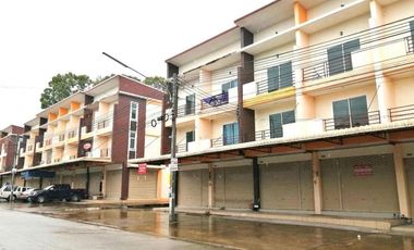 Local comercial en venta de 3 habitaciones en Si Racha, Chonburi