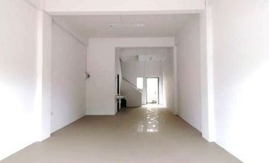 Local comercial en venta de 3 habitaciones en Si Racha, Chonburi