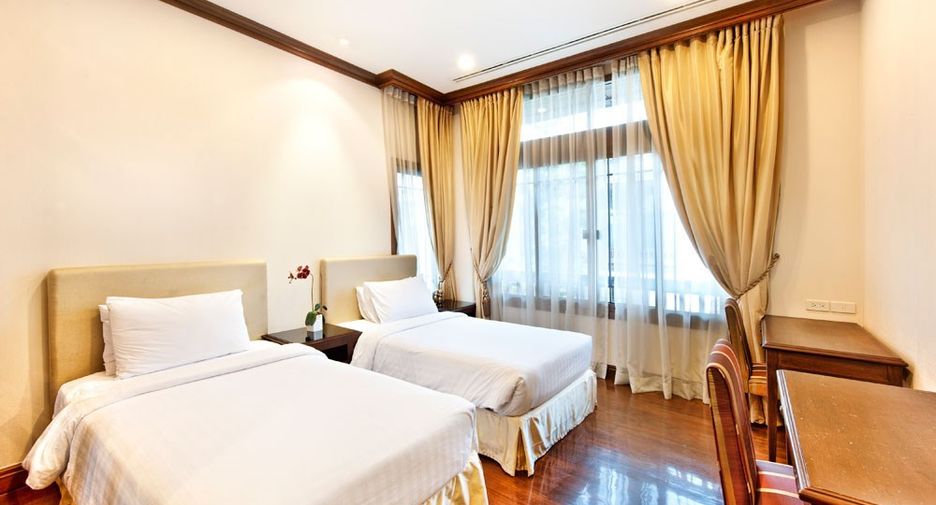 For rent 4 bedrooms condo in Khlong San, Bangkok