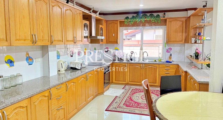 Haus zum Kauf mit 3 Zimmer in Bang Lamung, Chonburi