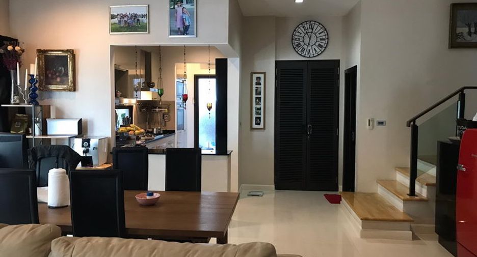 For rent そして for sale 5 Beds townhouse in Chatuchak, Bangkok