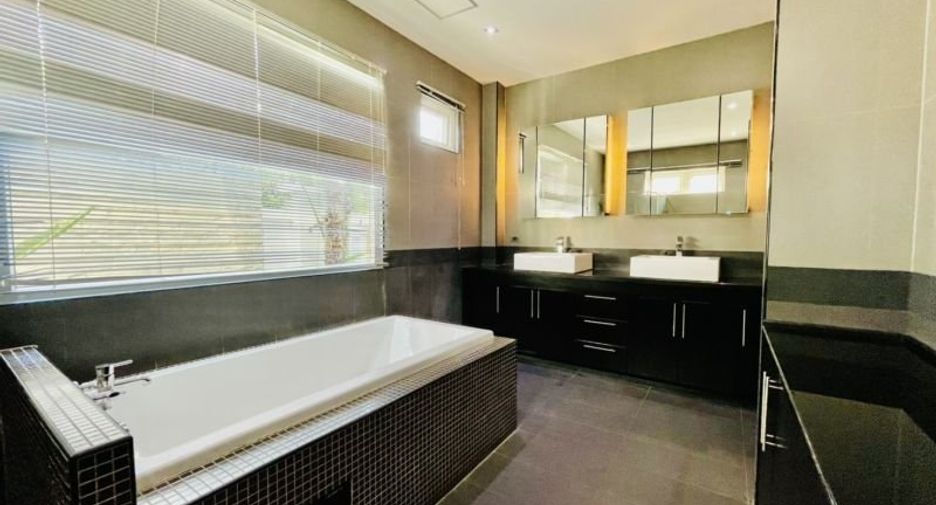 For rent and for sale 3 bed house in Bang Lamung, Chonburi