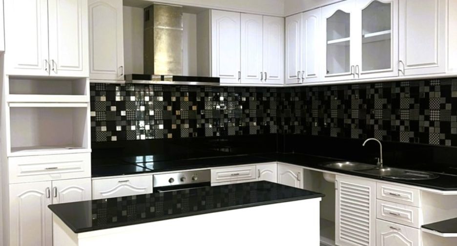 For sale 6 bedrooms house in Bang Lamung, Chonburi
