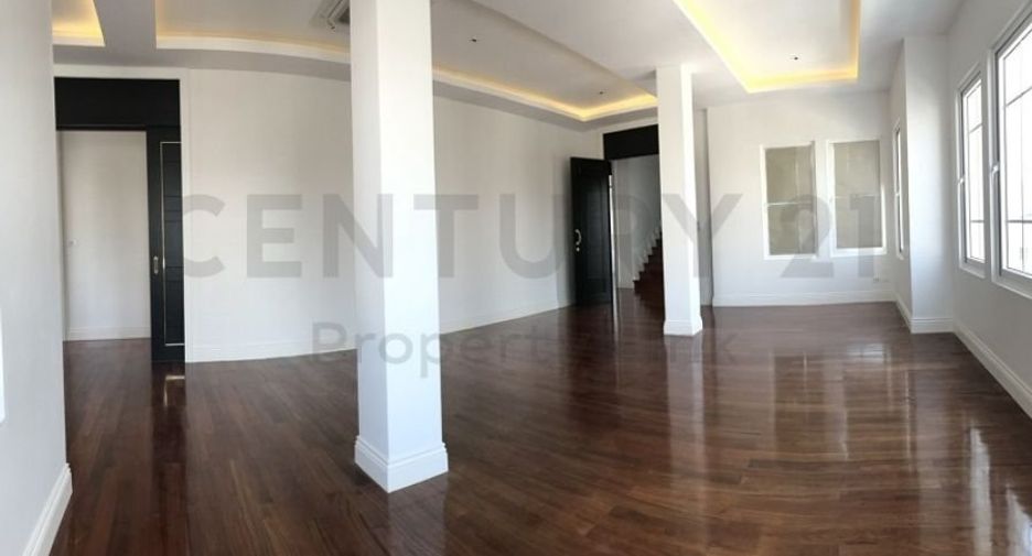 For sale 5 bedrooms house in Phaya Thai, Bangkok