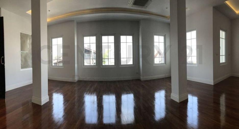 For sale 5 bedrooms house in Phaya Thai, Bangkok