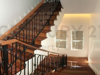 For sale 5 bedrooms house in Phaya Thai, Bangkok