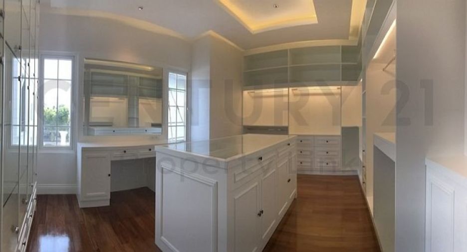 For sale 5 bedrooms house in Phaya Thai, Bangkok
