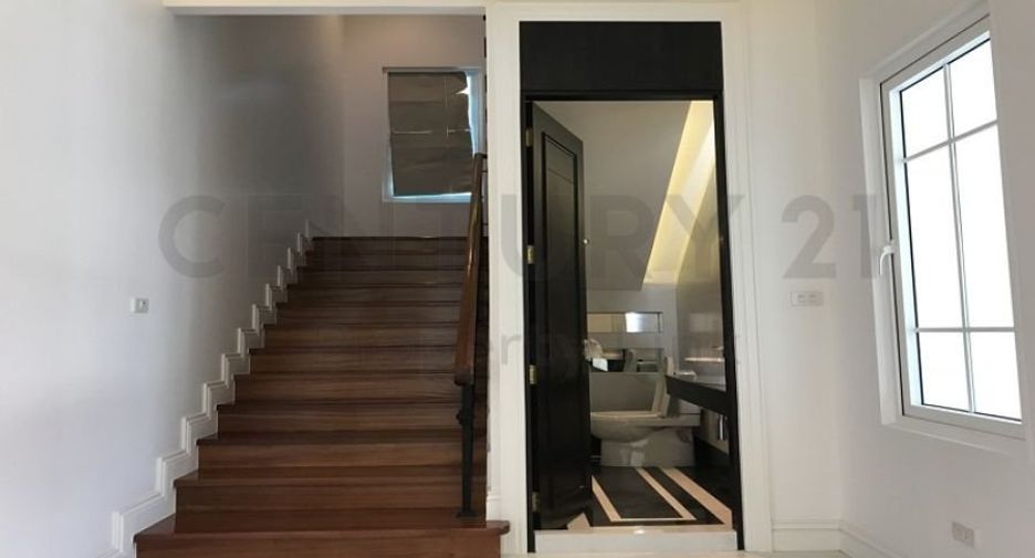 For sale 5 bedrooms house in Phaya Thai, Bangkok