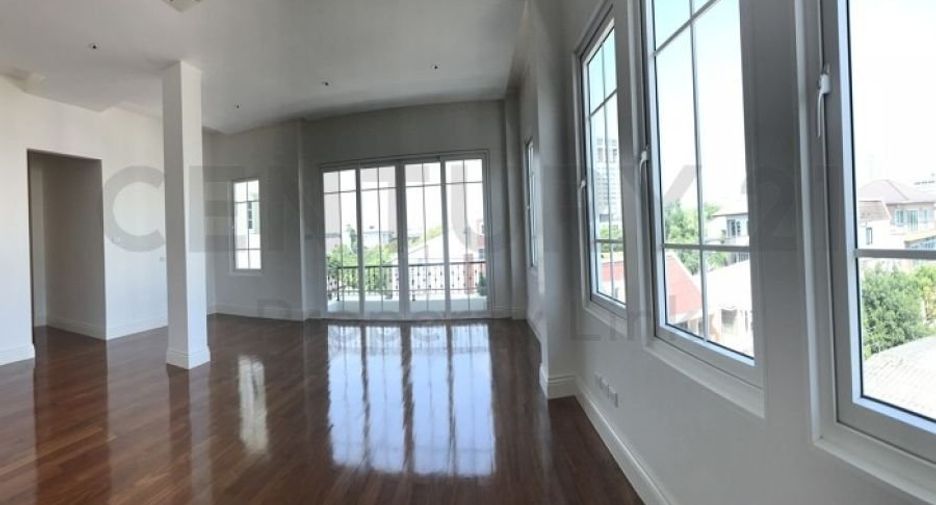 For sale 5 bedrooms house in Phaya Thai, Bangkok