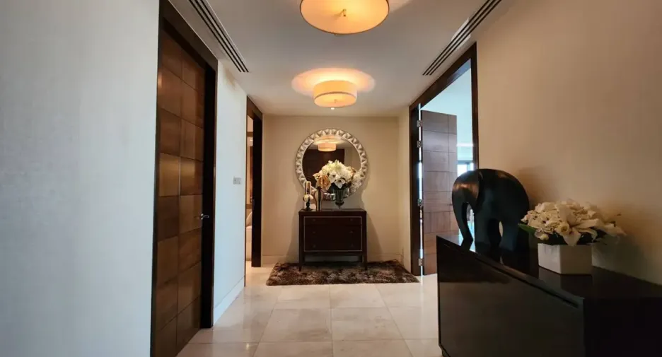 For rent 4 bedrooms condo in Pathum Wan, Bangkok