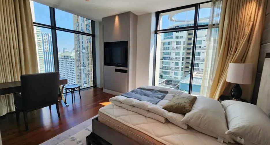 For rent 4 bedrooms condo in Pathum Wan, Bangkok