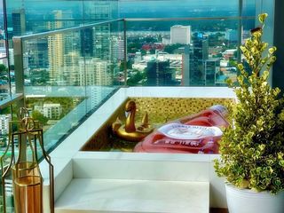À vendre 2 chambres condo à Khlong Toei, Bangkok