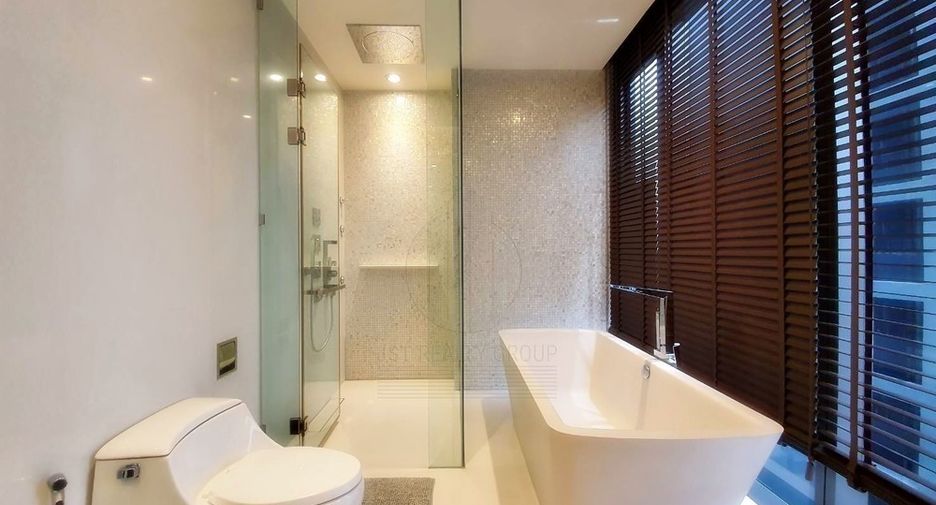 For sale 2 bedrooms condo in Khlong Toei, Bangkok