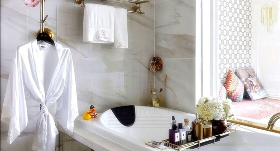 For sale 2 bedrooms condo in Khlong Toei, Bangkok