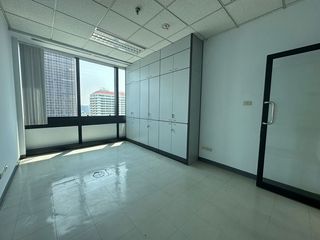 For rent 1 bed office in Khlong Toei, Bangkok