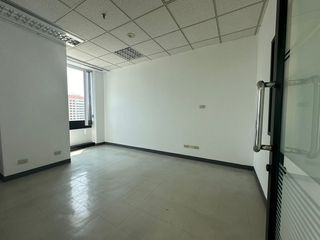 For rent 1 bed office in Khlong Toei, Bangkok