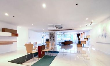 For rent 3 bed condo in Watthana, Bangkok