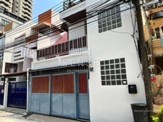 For sale そして for rent 5 ベッドルーム townhouse in Khlong Toei, Bangkok
