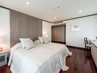 For rent 4 bedrooms condo in Khlong Toei, Bangkok