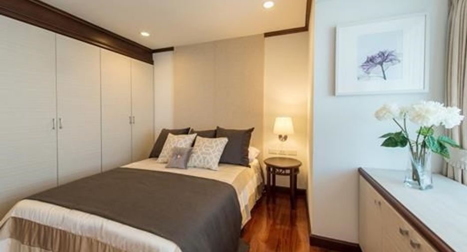 For rent 4 bedrooms condo in Khlong Toei, Bangkok