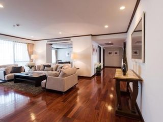 For rent 4 bedrooms condo in Khlong Toei, Bangkok
