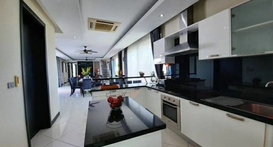 For sale 5 bedrooms house in Bang Lamung, Chonburi