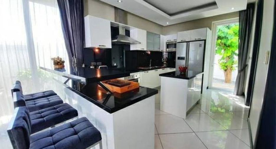 For sale 5 bedrooms house in Bang Lamung, Chonburi