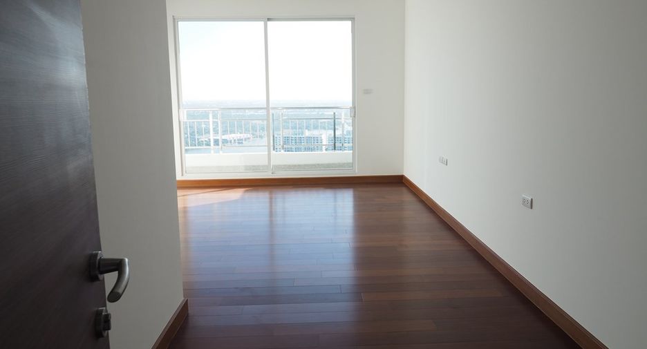 For sale and for rent 4 bed condo in Yan Nawa, Bangkok