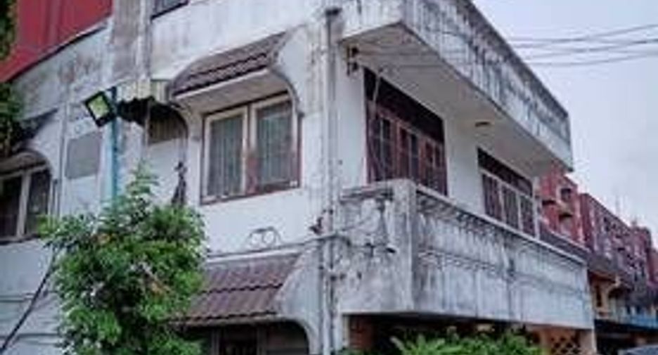 For sale 3 Beds townhouse in Bang Kapi, Bangkok