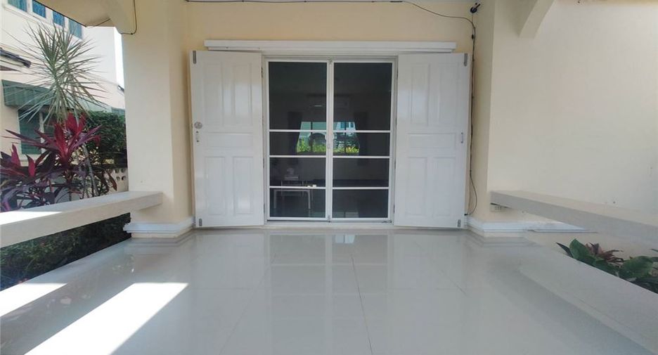 For rent 3 bed retail Space in San Sai, Chiang Mai