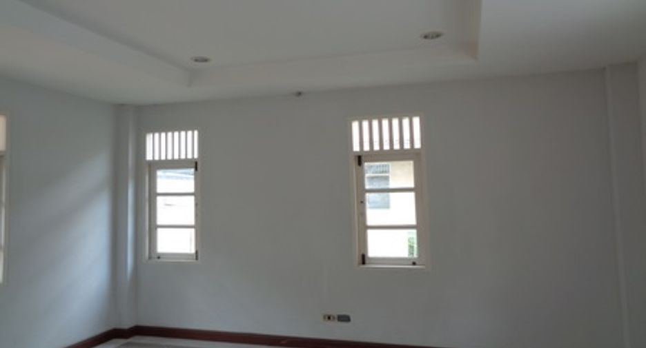 Haus zum Kauf mit 3 Zimmer in Lam Luk Ka, Pathum Thani