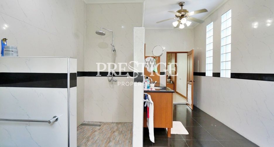 For sale and for rent 5 bedrooms house in Bang Lamung, Chonburi