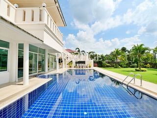À vendre et à louer 5 chambres maison à Bang Lamung, Chonburi