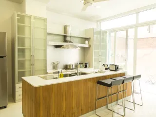 For sale 3 bed townhouse in Khlong Toei, Bangkok