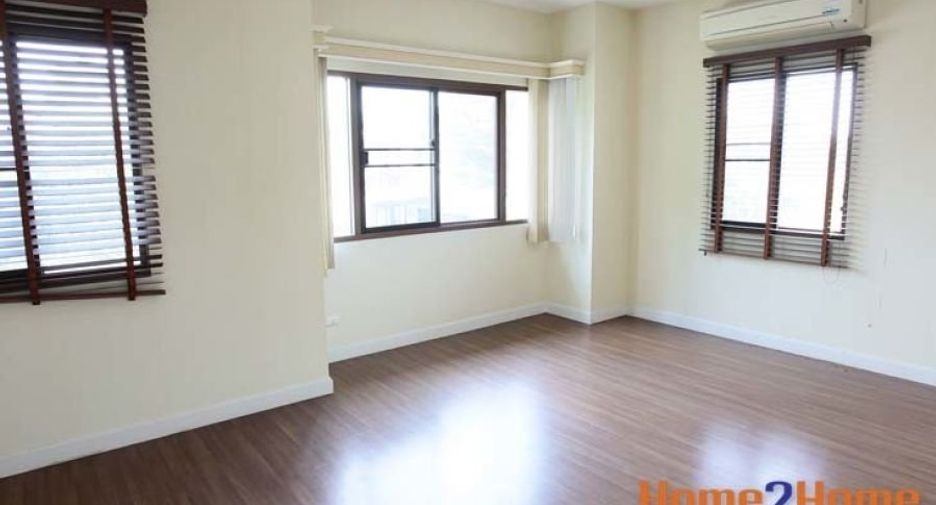 For sale 3 bedrooms house in Mueang Nonthaburi, Nonthaburi