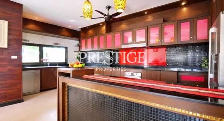 For sale 5 bedrooms house in Bang Lamung, Chonburi