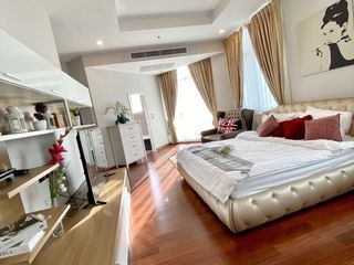 For sale 5 Beds condo in Huai Khwang, Bangkok