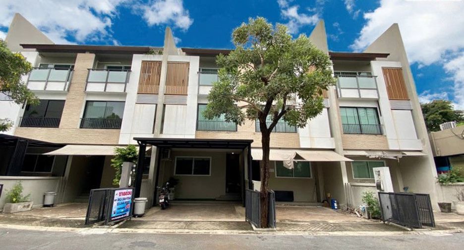 For rent and for sale 4 bed townhouse in Bueng Kum, Bangkok