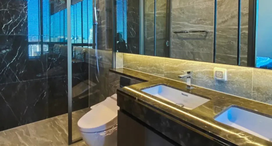 For rent 2 bed condo in Khlong Toei, Bangkok