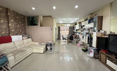 For sale 4 bed townhouse in Chatuchak, Bangkok