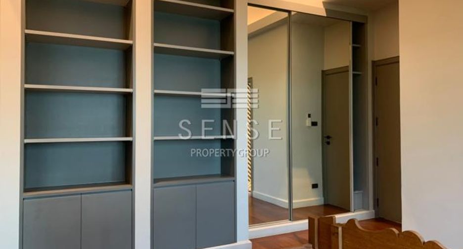 For rent 4 bedrooms townhouse in Khlong Toei, Bangkok