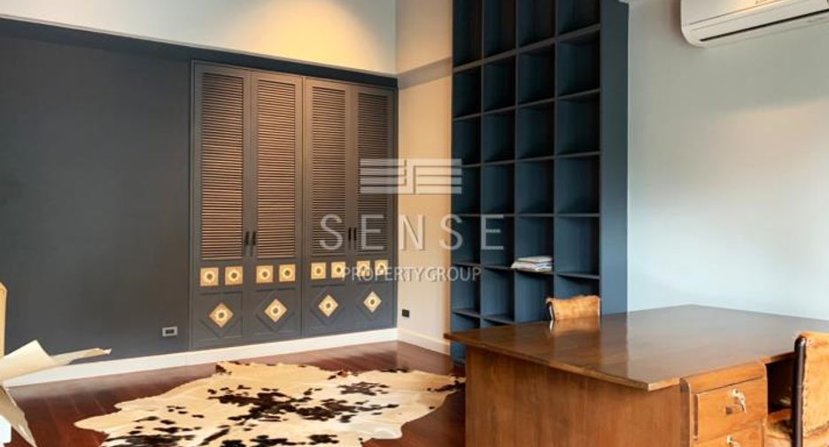 For rent 4 bedrooms townhouse in Khlong Toei, Bangkok
