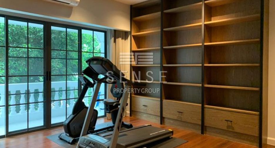 For rent 4 bedrooms townhouse in Khlong Toei, Bangkok