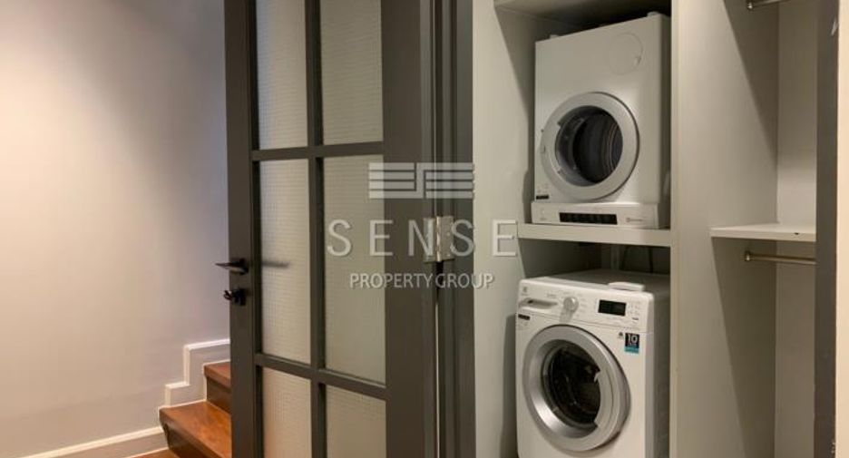 For rent 4 bedrooms townhouse in Khlong Toei, Bangkok