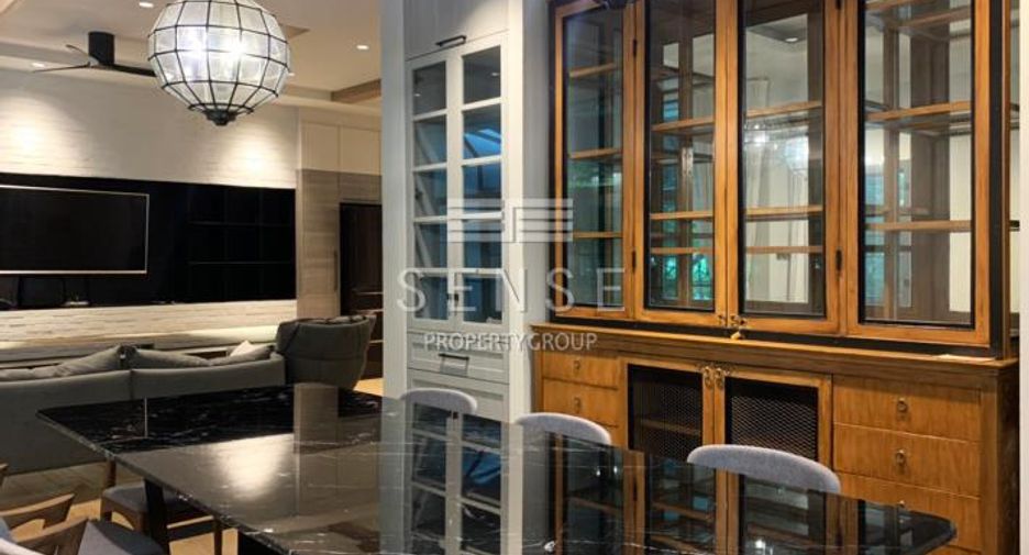 For rent 4 bedrooms townhouse in Khlong Toei, Bangkok