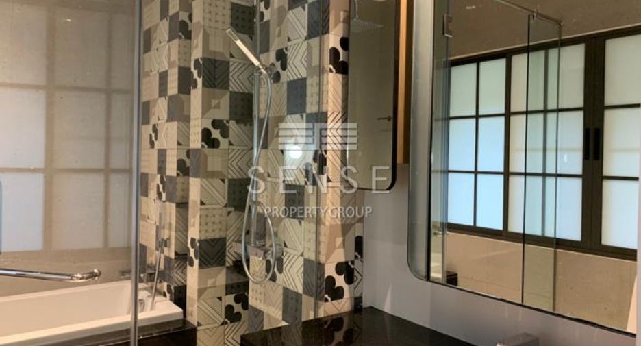 For rent 4 bedrooms townhouse in Khlong Toei, Bangkok
