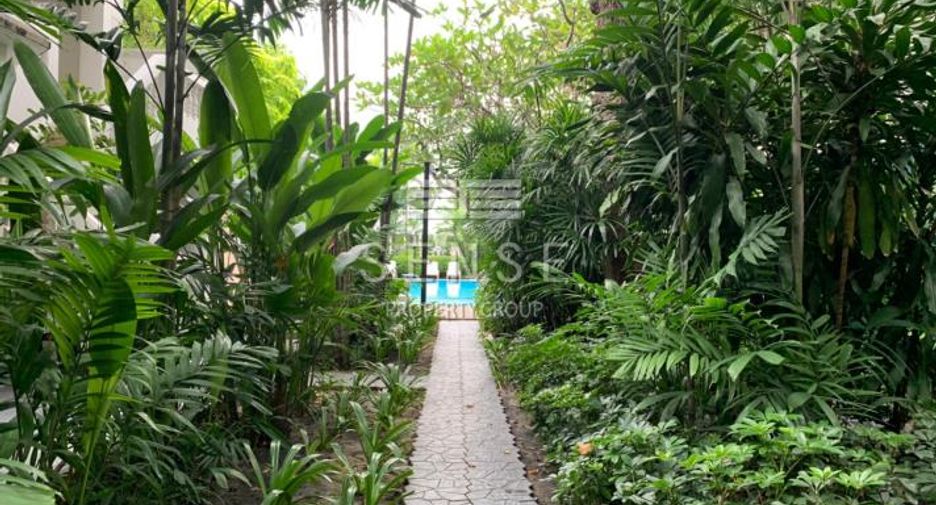For rent 4 bedrooms townhouse in Khlong Toei, Bangkok