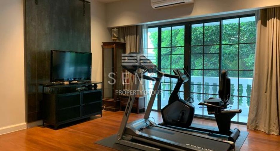 For rent 4 bedrooms townhouse in Khlong Toei, Bangkok