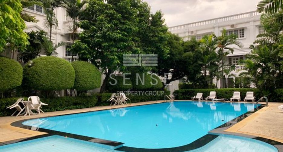 For rent 4 bedrooms townhouse in Khlong Toei, Bangkok