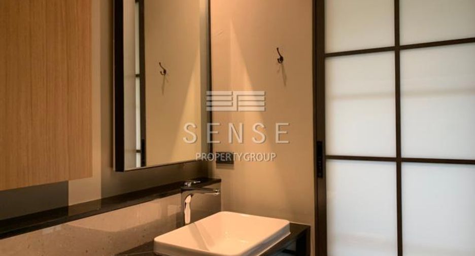 For rent 4 bedrooms townhouse in Khlong Toei, Bangkok